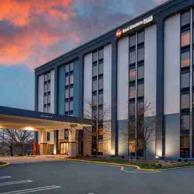 Best Western Plus Meadowlands Hotel Exterior