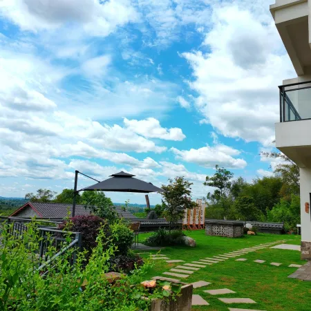 Lizhuang Half-Acre Blossom Field Homestay