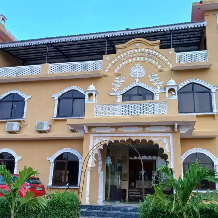 L S Haveli - A Heritage Lake View Haveli