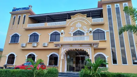 L S Haveli - A Heritage Lake View Haveli