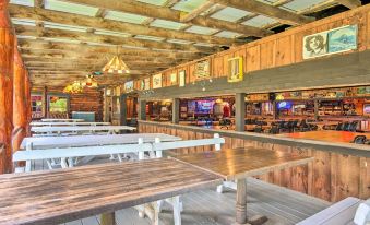 Handcrafted Log Cabin in Candor: Group Getaway!