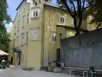 HI Hostel Rijeka Отели в г. 