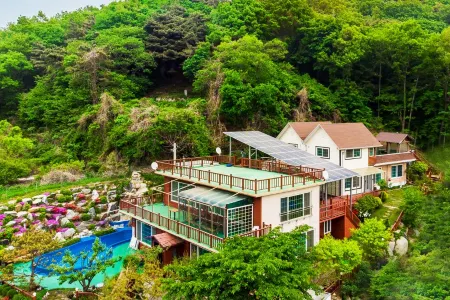 Ganghwa Pine Leaf Pension Отели рядом с достопримечательностью «Манисан»