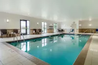 Sleep Inn & Suites Grand Forks Alerus Center - piscina