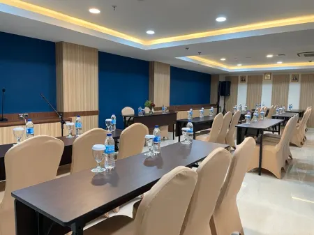 GOLDEN STYLE HOTEL Отели рядом с достопримечательностью «JAYAPURA CITY VIEW»