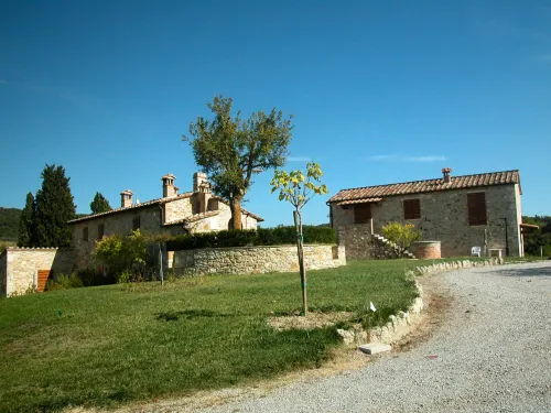 Charming Apartment with Pool and Countryside Views Hotels in Asciano