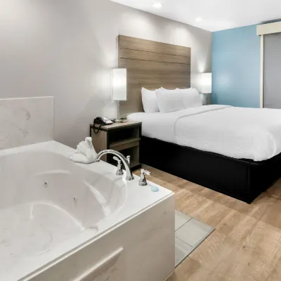 Clarion Pointe Hotels near Centreport Station