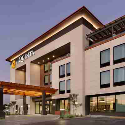 La Quinta Inn & Suites by Wyndham Santa Rosa Sonoma Hotel Exterior