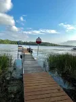 Cute Cabin on Big Pine Lake with a Large Fenced Yard and Lake Access - Homestays