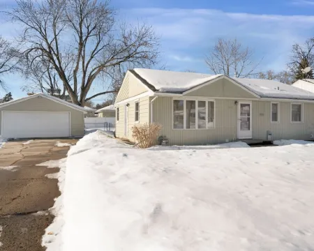 Minutes From Mall Of America and Airport -Single family quiet non through street Hotels in Richfield