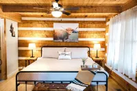 Family Escape w/ Hottub Near PF Hotels near Moonshine Ridge Country Store & Cafe