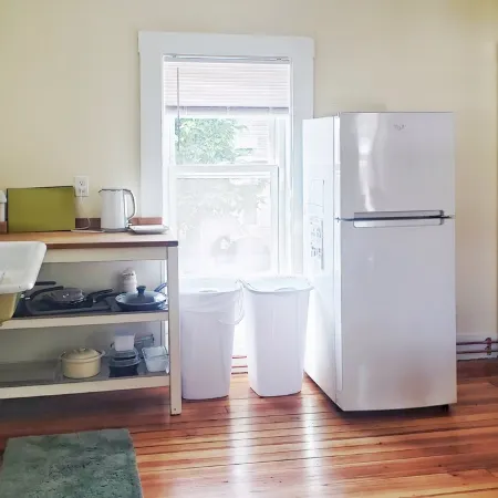 Historic Downtown Apartment. Unscented Products and Sustainability Practices.