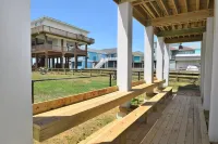 BEACH HANSON 2 New Construction with Private pool and hot tub on upper deck.