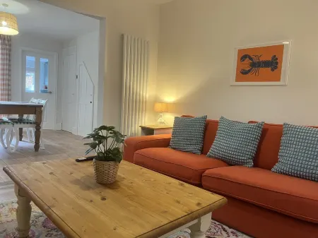 Train Station Cottage Taunton - Walk to town, pet friendly! Отели в г. Тонтон Дин Дистрикт