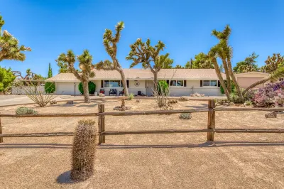 25% Off 7-Night Stay 1/2 Acre Epic Pool and Spa 2 King Beds  Bunk with 2 Queens