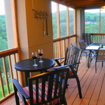 Awesome Lake Views from the Screened-in Deck! Right Next to Silver Dollar City!