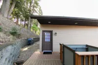 Private beautiful lake home 2 car garage w/dock & kayak access-3 miles to town!