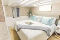 Adorable cottage with king Size bed and a short distance to WW University