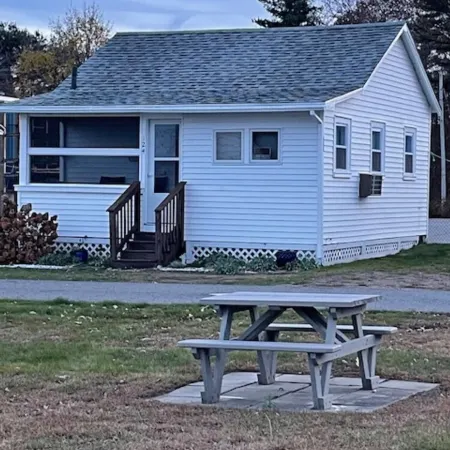 Summer Sea Cottage near beaches and restaurants