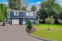 Super Cute & Cozy Apartment in Downtown Mystic!