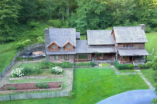 Huskey Grove Farm, 1850's Dream Cabin on 58 acres