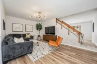 Wellspring Townhome - King Bed Suite minutes from Texas A&M Hotels in Bryan