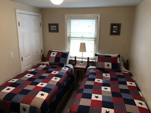 Newfound Lakefront Home! Hotels in Bristol