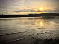 3 Bedroom Cottage with Private Shared Sandy Beach!!