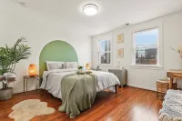 Bright & Cozy Rowhouse in Prime Location - WalkScore 98/100