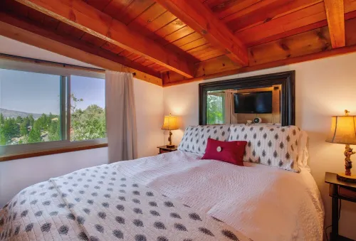 Cozy Moon Cabin