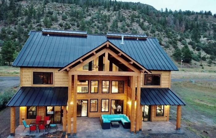 Lucky Duck on Rio Grande River with Hottub & 5 Bathrooms