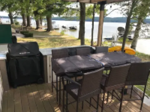 East Twin Lake House - Kayak, SUP - 2 Minutes to town