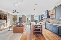 Knoxtopia: BRAND-NEW Downtown Knoxville Condo in Historic Century Building