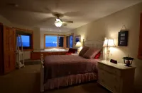 Private, quiet, romantic! Fabulous lake views. Within 10 miles of 3 state parks