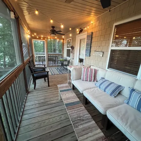 My Happy Place-Smith lake  4bed/ 3 bath, ,entertainment dock, pet friendly