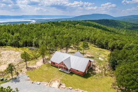 Log Cabin with Million Dollar ViewThe Time Out” Secluded property