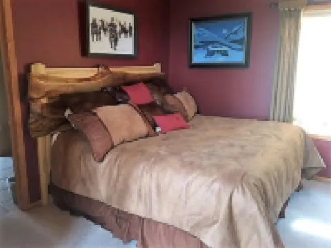 Midnight Blu -Mountain Retreat Near Pactola Lake - Hot Tub  • Scenic Views