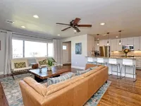 4BDRM W/Private Pool & Hot Tub - Walk to Town Square, Minutes to Wineries!