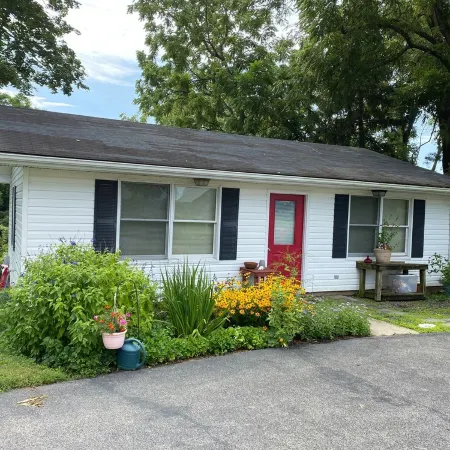 Relaxing, peaceful house in Calvert County, Md close to beach towns and DC.