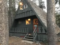 Rustic River Retreat - Pet Friendly - WIFI - 12 minutes to Sugar Bowl Resort