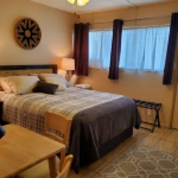 Private Cozy Studio walking distance to beaches, shops, restaurants and bars