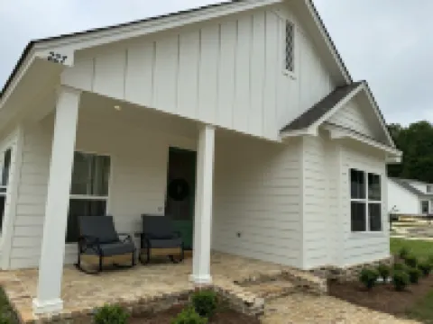 Brand New Gameday Getaway! Less than 3 miles from Campus.