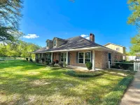 Classic southern home! Beautiful big kitchen, and centrally located home.