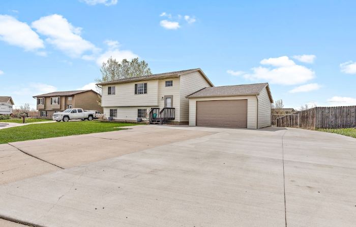 Close to Airport! Newly updated home! Great neighborhood!