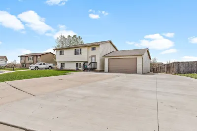Close to Airport! Newly updated home! Great neighborhood!