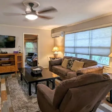 Cricket Hollow with Dock and private Lake Access Sleeps 6