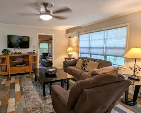 Cricket Hollow with Dock and private Lake Access Sleeps 6 Hotels in Murray County