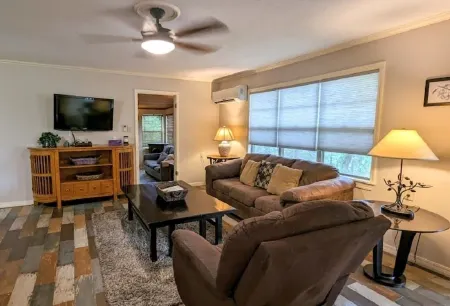 Cricket Hollow with Dock and private Lake Access Sleeps 6