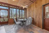 Lakefront Cabin Boat slip Wifi Fishing Firepit