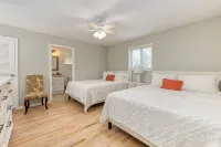 Hampton Home 3 bedroom 2 bath 2 Miles to  beach & Dune rd